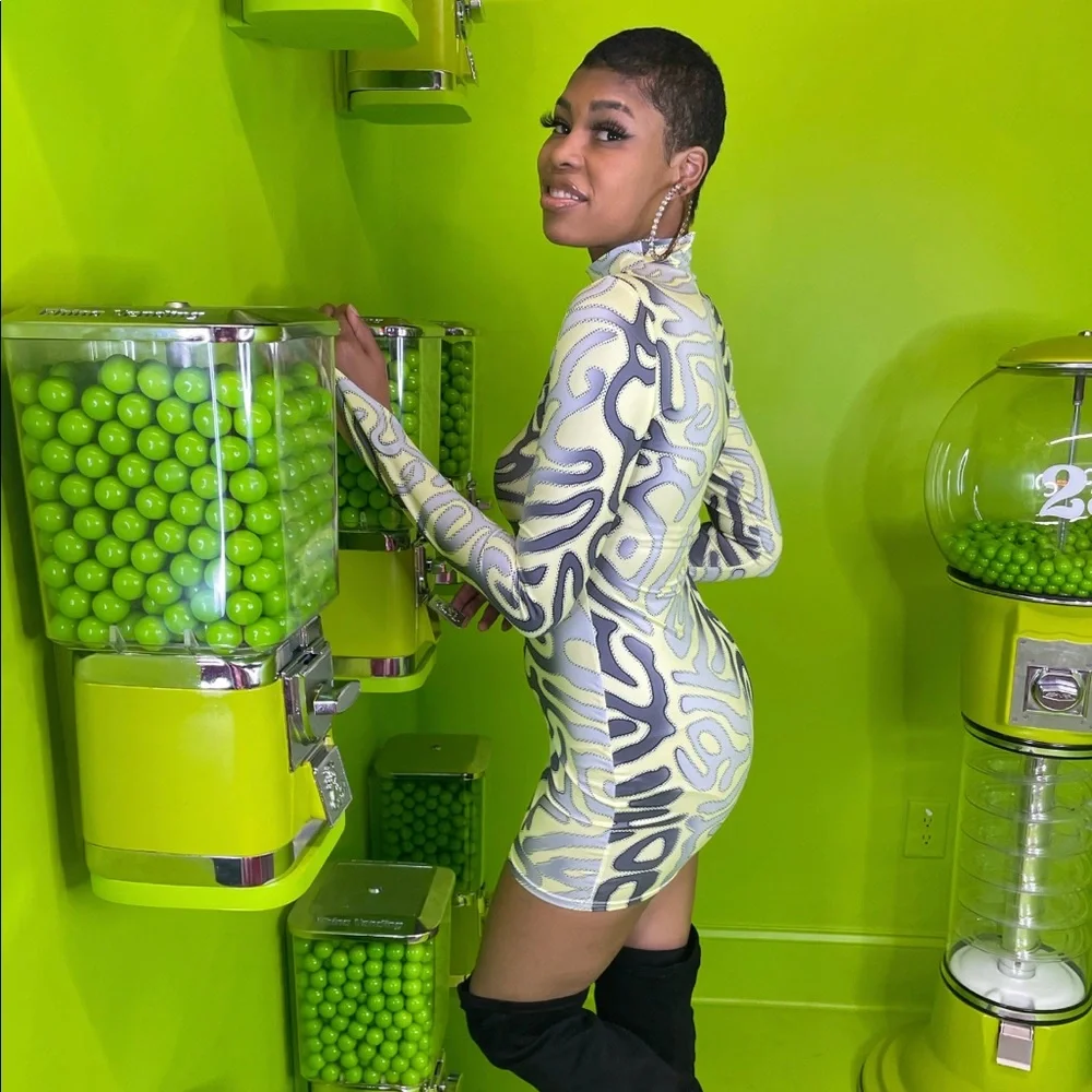 SZ:S-M Highlight Dress - Picture 2 of 3